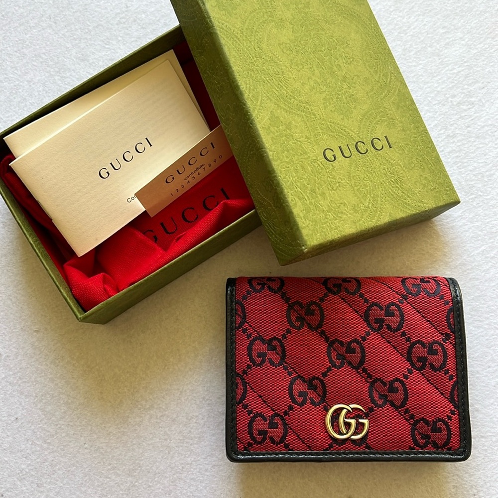 GUCCI limited edition red logo wallet